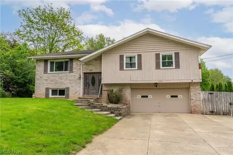 4581 Timothy Dr, Akron, OH 44319