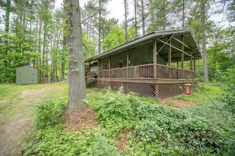 1246 Alton Dr SW, Sherrodsville, OH 44675