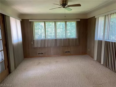 Living - 729 E Parkhaven Dr, Seven Hills, OH 44131 photo 7 of 9