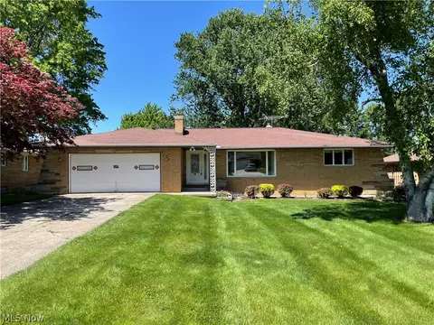 729 E Parkhaven Dr, Seven Hills, OH 44131
