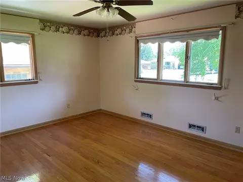 Bedroom - 729 E Parkhaven Dr, Seven Hills, OH 44131 photo 3 of 3