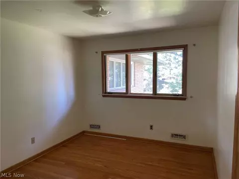 Bedroom - 729 E Parkhaven Dr, Seven Hills, OH 44131 photo 1 of 3