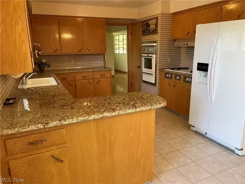 Kitchen - 729 E Parkhaven Dr, Seven Hills, OH 44131 photo 1 of 3
