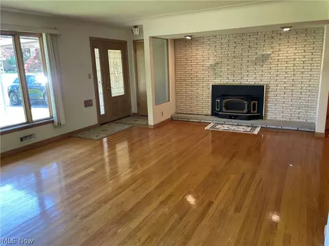 Living - 729 E Parkhaven Dr, Seven Hills, OH 44131 photo 1 of 9