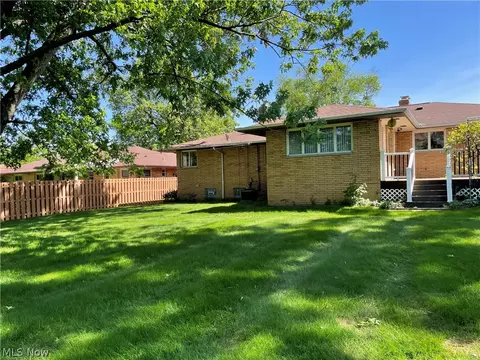Exterior - 729 E Parkhaven Dr, Seven Hills, OH 44131 photo 5 of 5