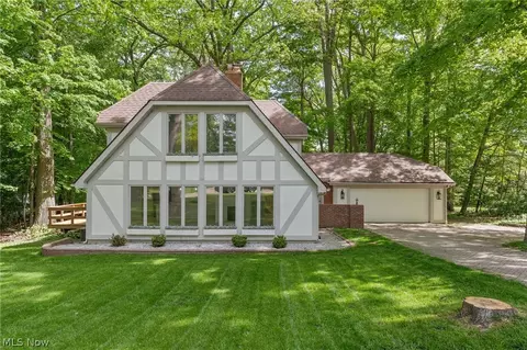 6165 Grandridge Pointe Dr, Concord Twp, OH 44077