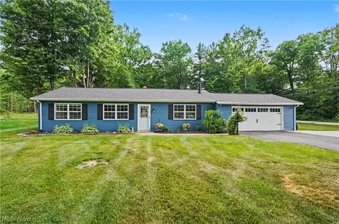 1223 Aurora Hill Dr, Aurora, OH 44202
