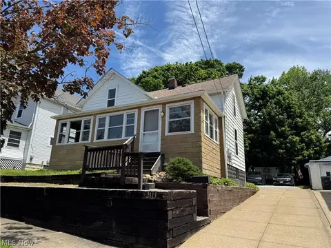 2113 11th St SW, Akron, OH 44314