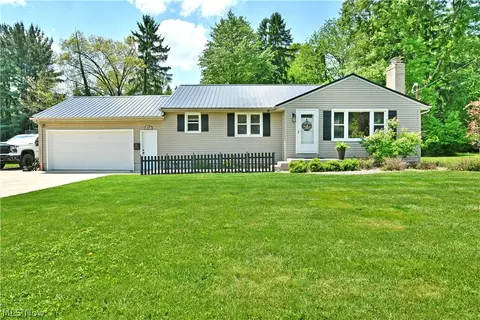 18 Orchard Dr, Poland, OH 44514