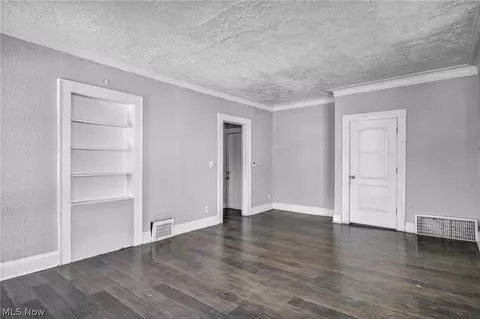 Living - 840 Work Dr, Akron, OH 44320 photo 3 of 9