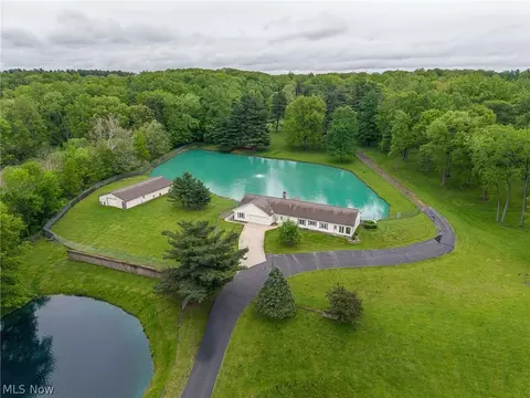 9541 N Bedford Rd, Macedonia, OH 44056