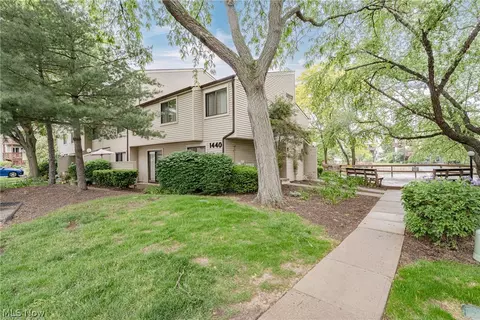 1440 Cedarwood Dr #B, Westlake, OH 44145