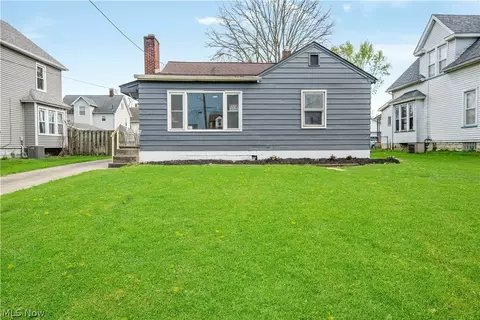 34 Helen Ave, Niles, OH 44446