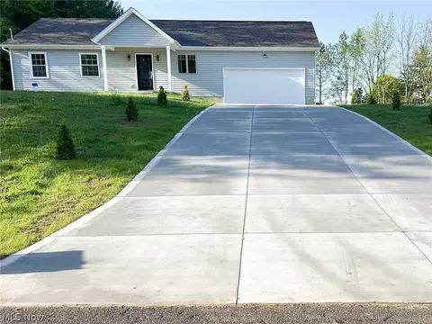 3654 Rolling Ridge Rd NE, Canton, OH 44721