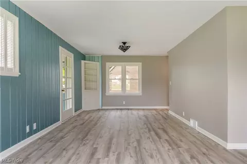 Living - 2607 Lakeside Ave NW, Canton, OH 44708 photo 3 of 7