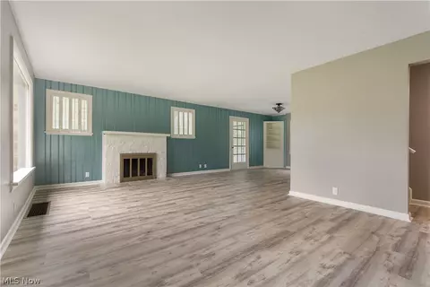 Living - 2607 Lakeside Ave NW, Canton, OH 44708 photo 2 of 7