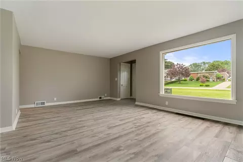 Living - 2607 Lakeside Ave NW, Canton, OH 44708 photo 5 of 7