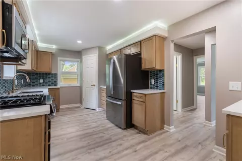 Entry Way - 2607 Lakeside Ave NW, Canton, OH 44708 photo 1 of 2
