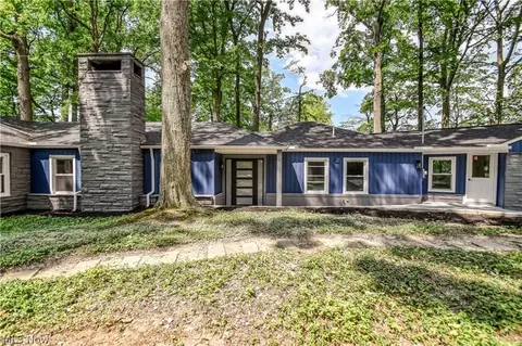 2531 Timberline Dr, Willoughby Hills, OH 44094
