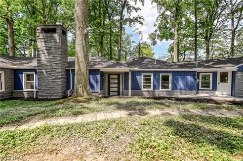 2531 Timberline Dr, Willoughby Hills, OH 44094