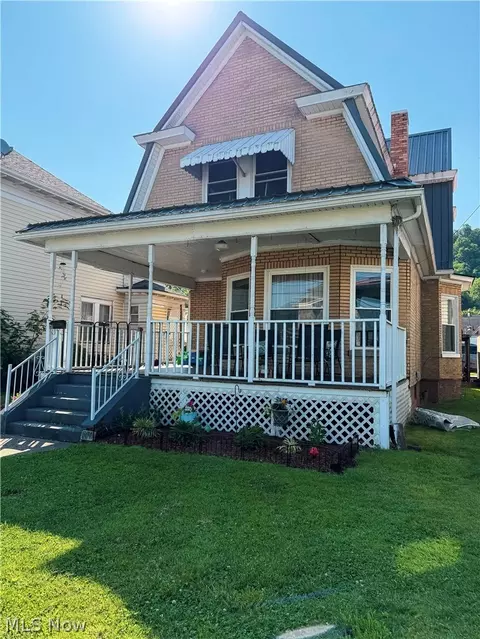 217 S Chelsea St, Sistersville, WV 26175