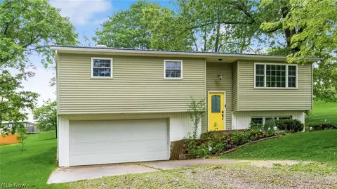 126 Juanita Dr, Zanesville, OH 43701
