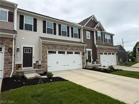 1528 Spruce Hill Dr, Stow, OH 44224