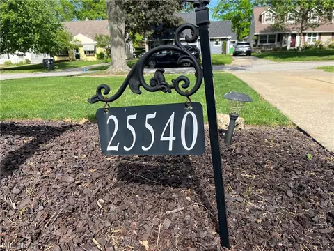 25540 Chatworth Dr, Euclid, OH 44117 photo 2