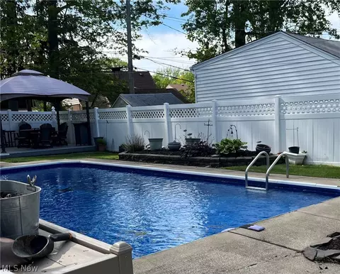 25540 Chatworth Dr, Euclid, OH 44117 photo 4