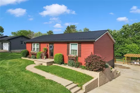 3720 Dona Dr, Zanesville, OH 43701
