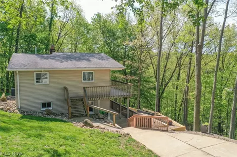 195 Oneida Trl, Malvern, OH 44644