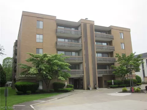 22555 Center Ridge Rd #204, Rocky River, OH 44116