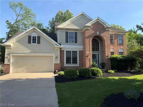 19465 Blue Spruce Dr, Strongsville, OH 44149