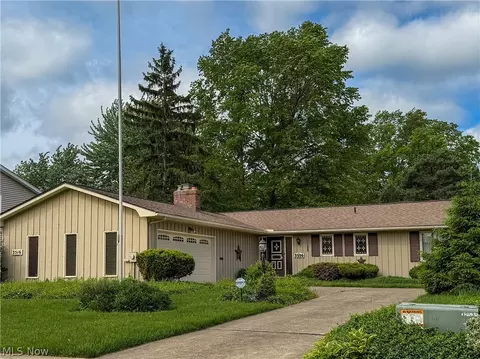 3516 Meadowbrook Dr, Lorain, OH 44053