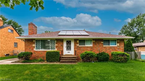 6572 Beverly Dr, Parma Heights, OH 44130