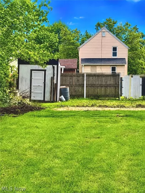 1624 E 33rd St, Lorain, OH 44055 photo 3