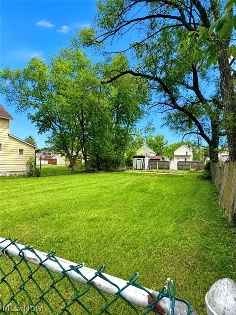 1624 E 33rd St, Lorain, OH 44055