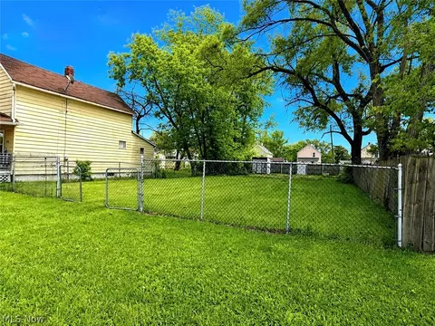 1624 E 33rd St, Lorain, OH 44055 photo 4