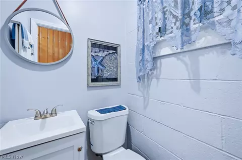Bath - 773 Wildwood Dr, Boardman, OH 44512 photo 3 of 3