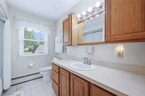 Bath - 773 Wildwood Dr, Boardman, OH 44512 photo 2 of 3