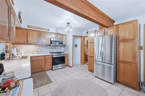 Kitchen - 773 Wildwood Dr, Boardman, OH 44512 photo 2 of 3