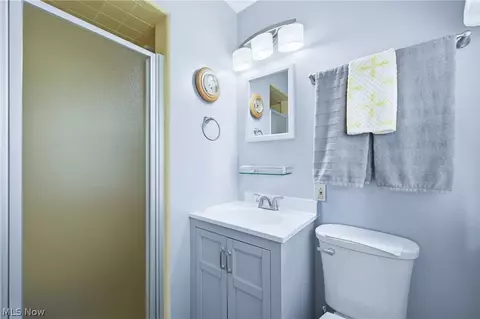 Bath - 773 Wildwood Dr, Boardman, OH 44512 photo 1 of 3