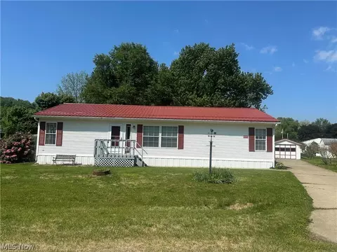 9095 E Southview St, Minerva, OH 44657