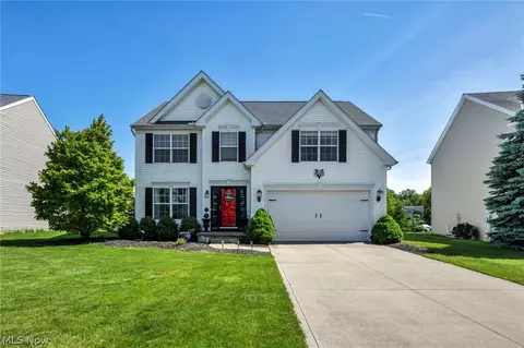33275 Ambleside Dr, Avon Lake, OH 44012