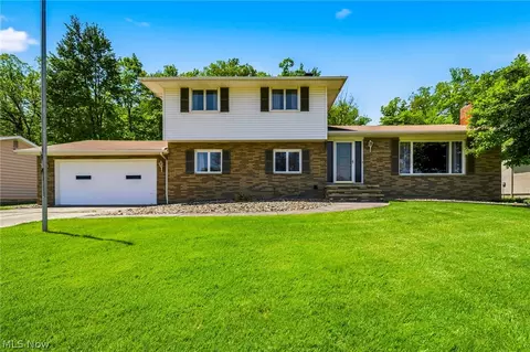 8074 Farview Oval, Brecksville, OH 44141