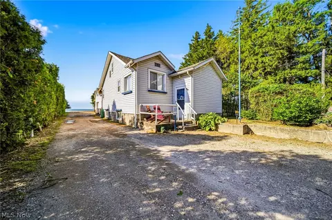 1050 Lake Rd, Conneaut, OH 44030