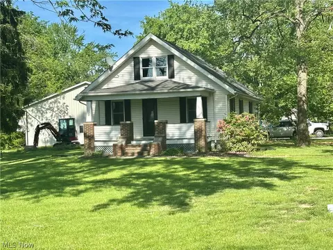 422 N Center St, Lagrange, OH 44050
