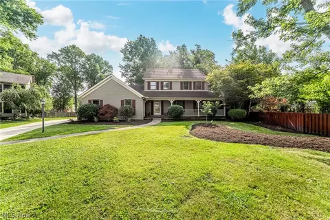 6993 Deer Path, Olmsted Twp, OH 44138