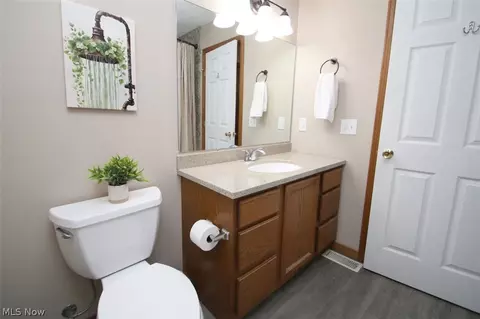 Bath - 37575 Ocean Reef, Willoughby, OH 44094 photo 1 of 3