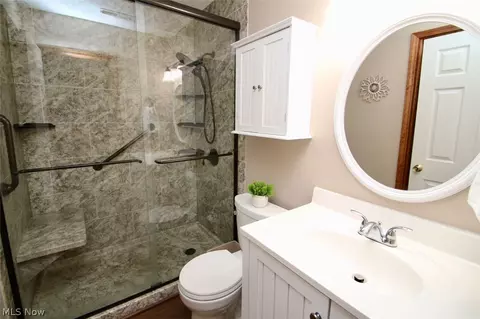 Bath - 37575 Ocean Reef, Willoughby, OH 44094 photo 3 of 3